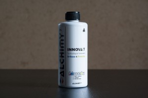 Innova 7 est un shampoing aux superbes rendus visuels et olfactifs - bouteille de 1 litre gamme Élite.